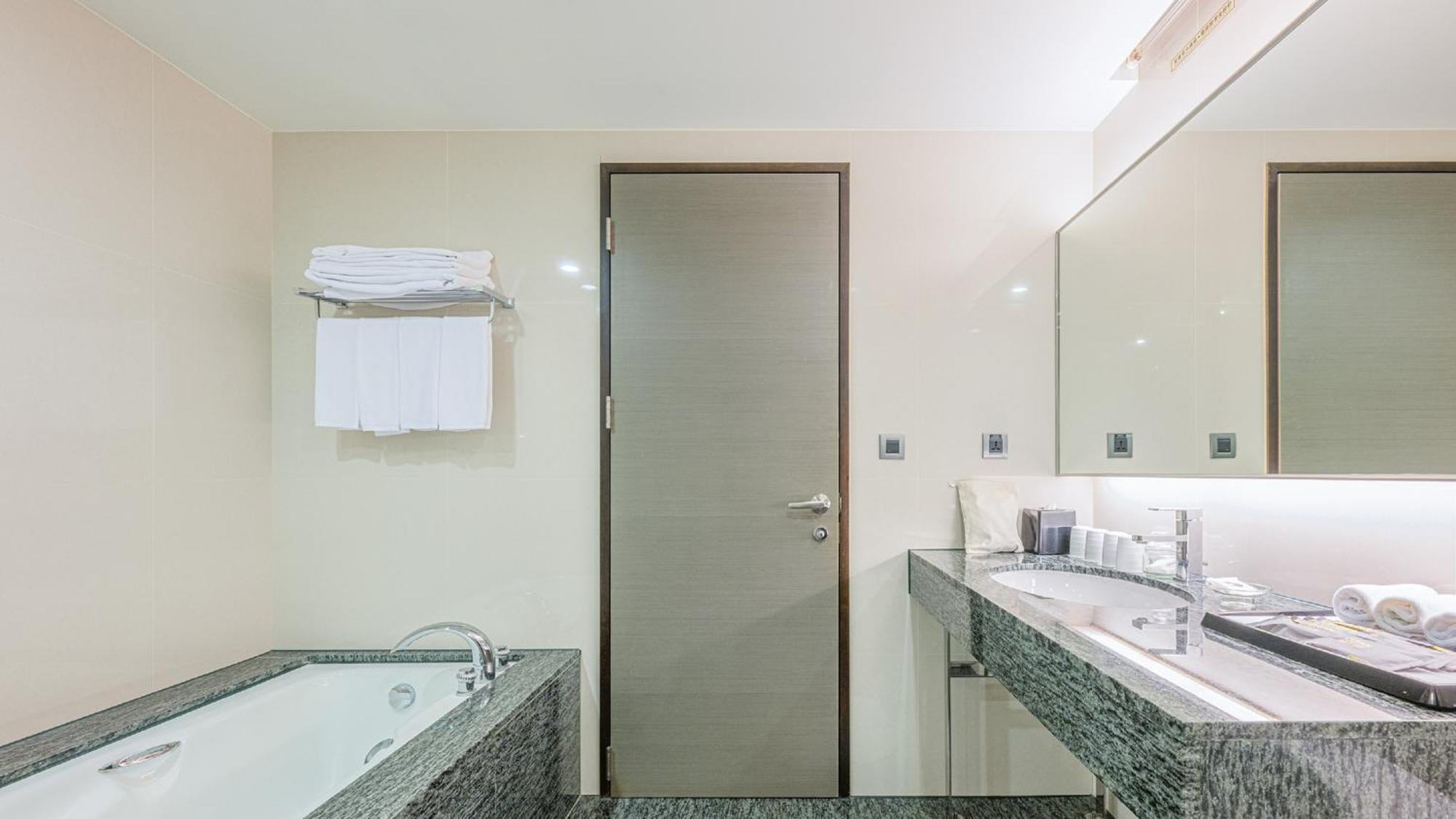 Check Inn Select Taichung Dadun Exteriör bild
