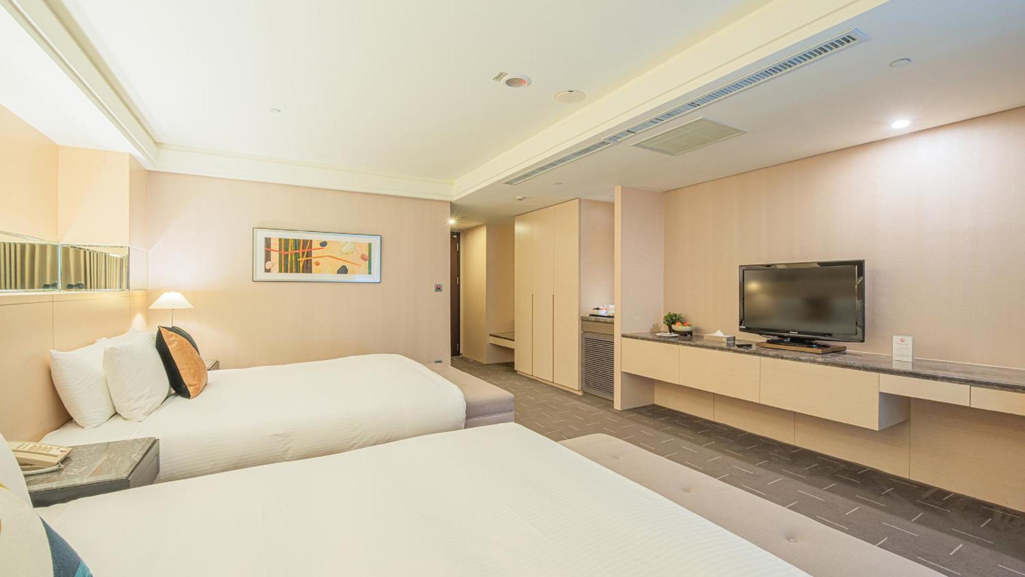 Check Inn Select Taichung Dadun Exteriör bild