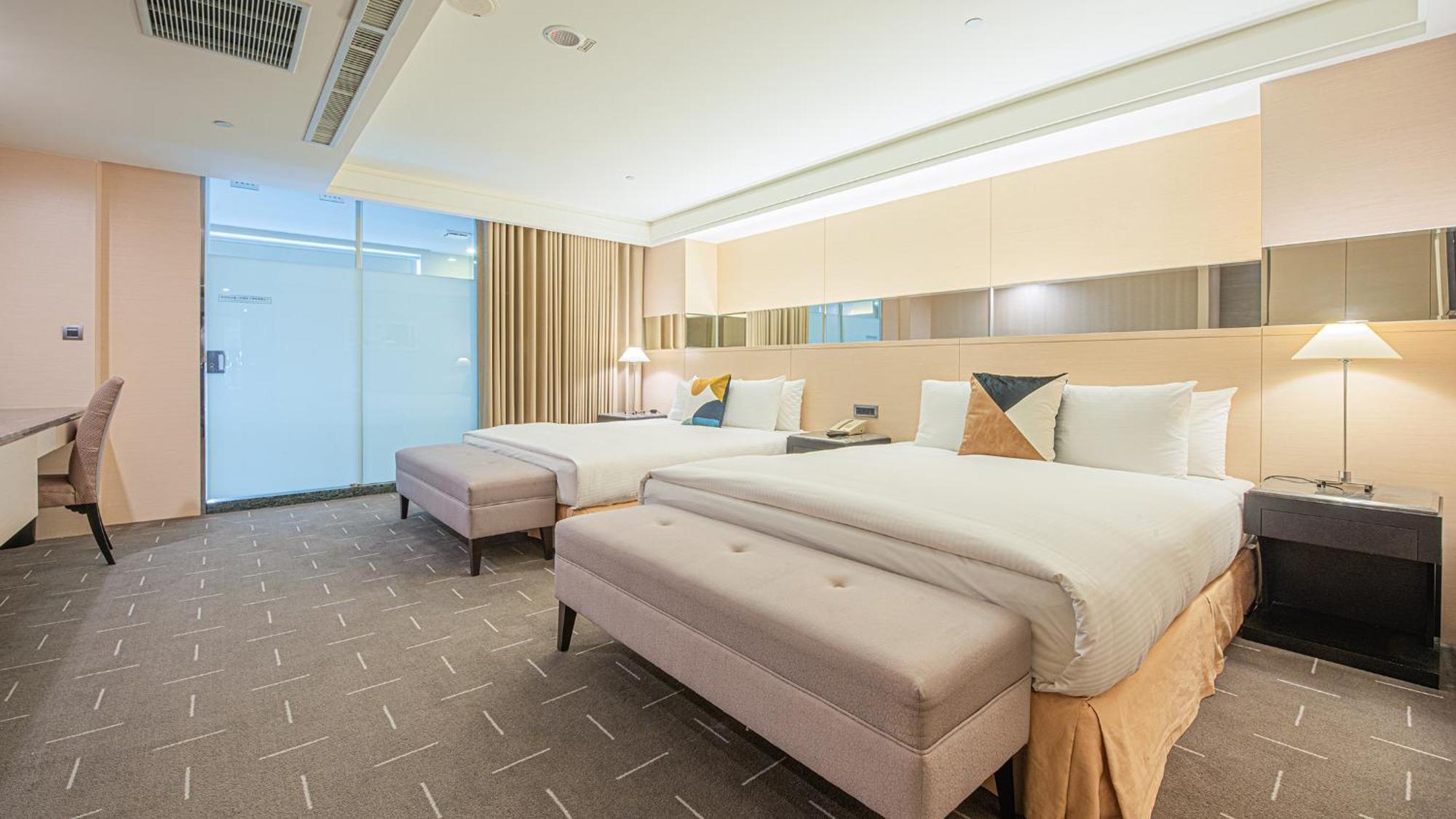 Check Inn Select Taichung Dadun Exteriör bild